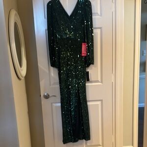 Elegant Green Sequin Gown - NWT - Size 4